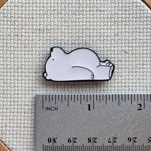 Polar bear magnetic needle minder – charming enamel accessory for cross stitch, embroidery, and needlepoint – winter animal themed stitching gift for polar and arctic lovers.