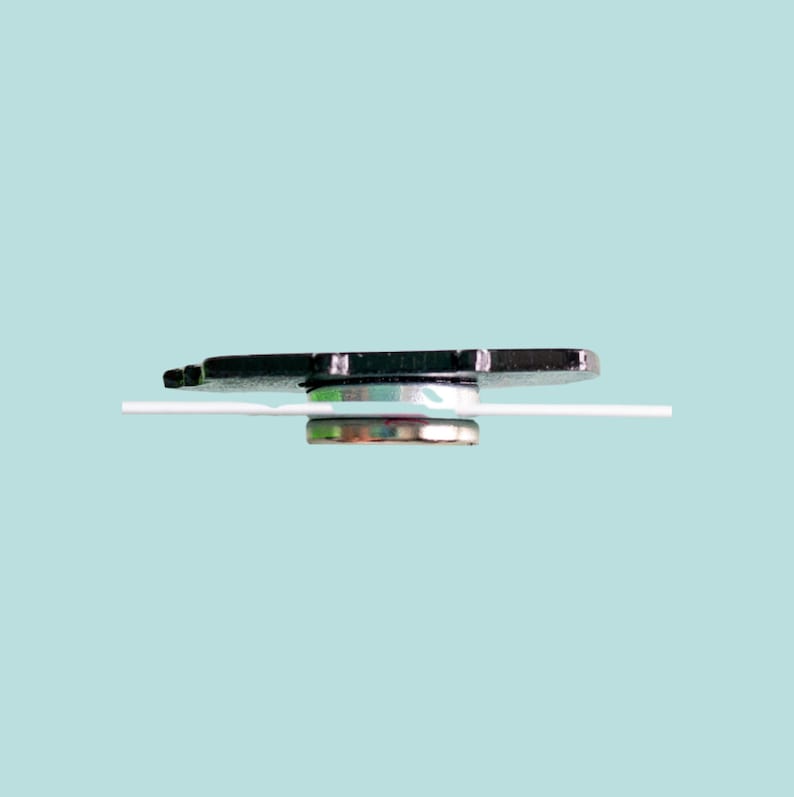 side view of enamel needle minder