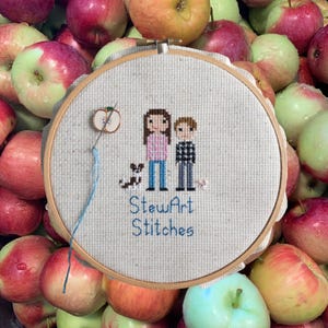 Magnetic apple enamel needle minder for cross stitch, embroidery, needlepoint and sewing – cute fruit needle holder, strong needle magnet.