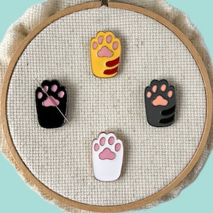 Cat Paws Enamel Needle Minder, Refrigerator Magnet, Enamel Lapel Pin, Kitty Magnetic Needle Nanny