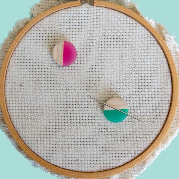 Wood and Resin Circle Shaped Needle Minder, Round Magnet