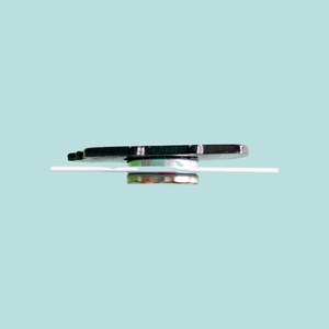 side view of of enamel magnetic needle minder