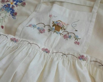 Schürze Kleid für Frauen Leinen Baumwolle, Hand bestickte Schürze, Bienen und Blumen Stickerei Leinen Schürze, gestickte Schürze, Vintage gestickte Schürze