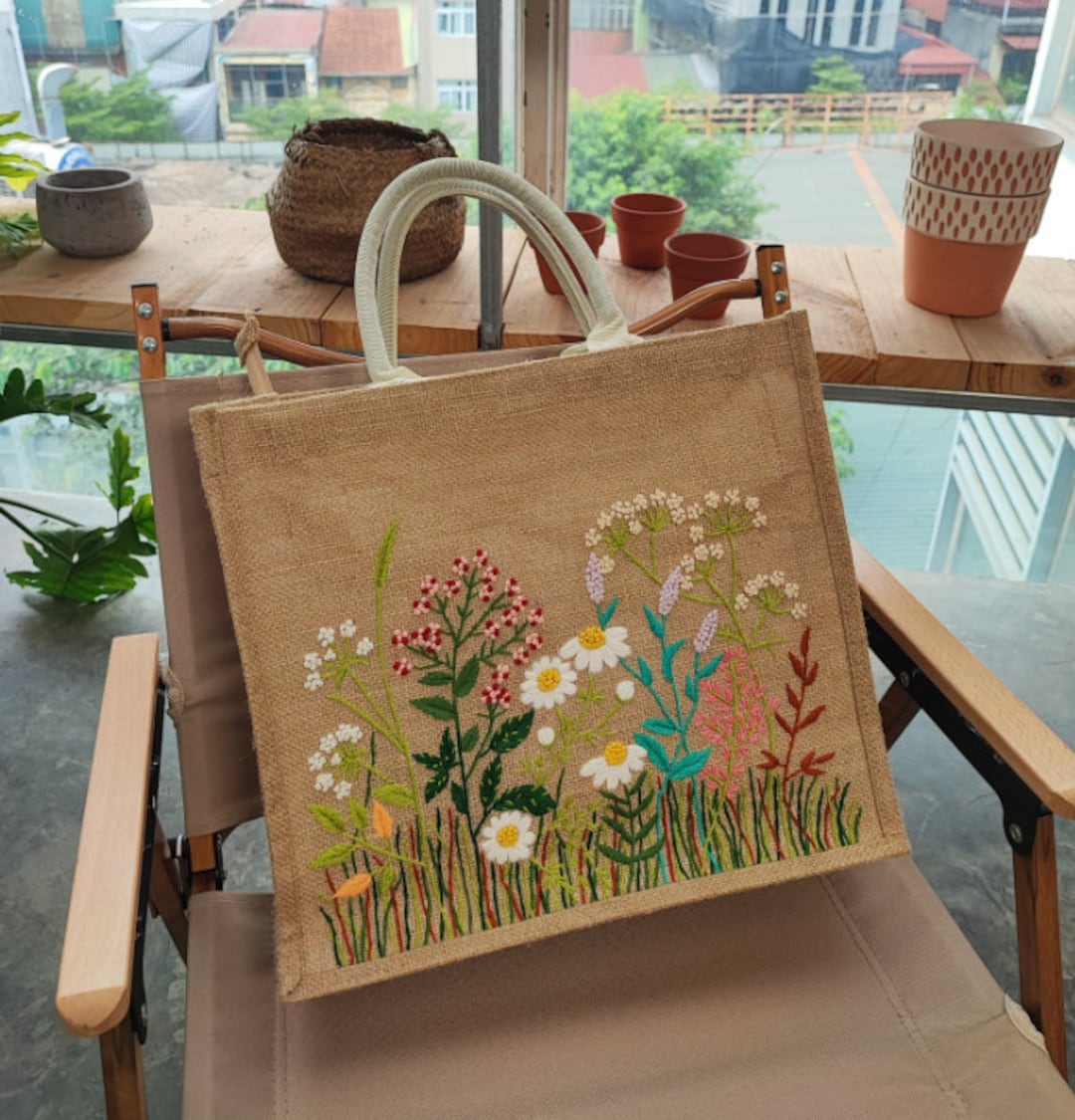 Hand Embroidered Burlap Bag, Cute Market Bag, Eco Friendly Beach Bag, Aesthetic Bag, Handmade Tote Bag - S002