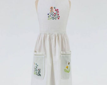Wildflowers Apron, Embroidered Apron For Women, Personalized Gift, Cooking Apron with Pocket, Housewarming Gifts, New Home Gift
