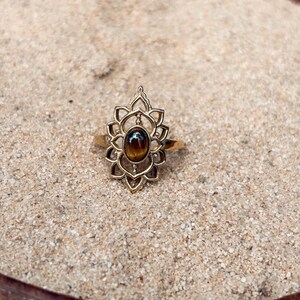 ALEKKYA Ring • Indischer Tigeraugenring aus Messing | Tigeraugenschmuck | Schmuck aus rohem Messing | Boho | Hippie | Henna | Mandala-Schmuck Bild 4