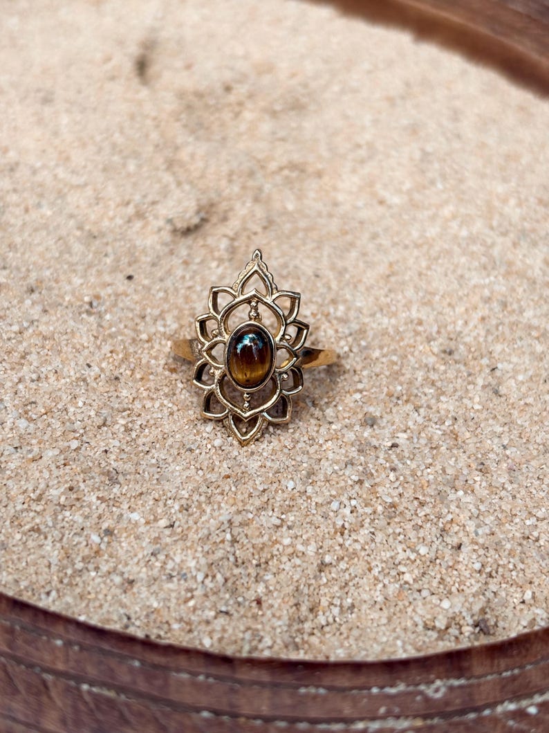 ALEKKYA Ring • Indischer Tigeraugenring aus Messing | Tigeraugenschmuck | Schmuck aus rohem Messing | Boho | Hippie | Henna | Mandala-Schmuck Bild 4