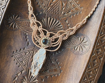 Handgemaakte kwarts macramé ketting | Bergkristalketting | Boho | Kristal macramé | Hippie | Messing bedels | Messing sieraden