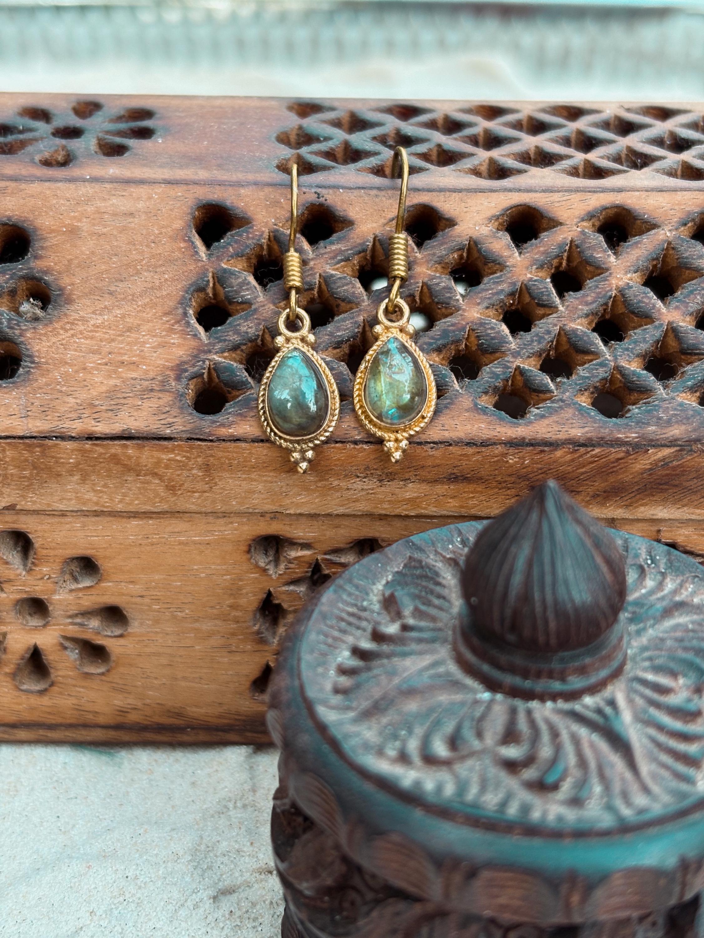 Boucles D'oreilles Tribales En Laiton Avec Pierre Labradorite - Neuf Avec étiquettes