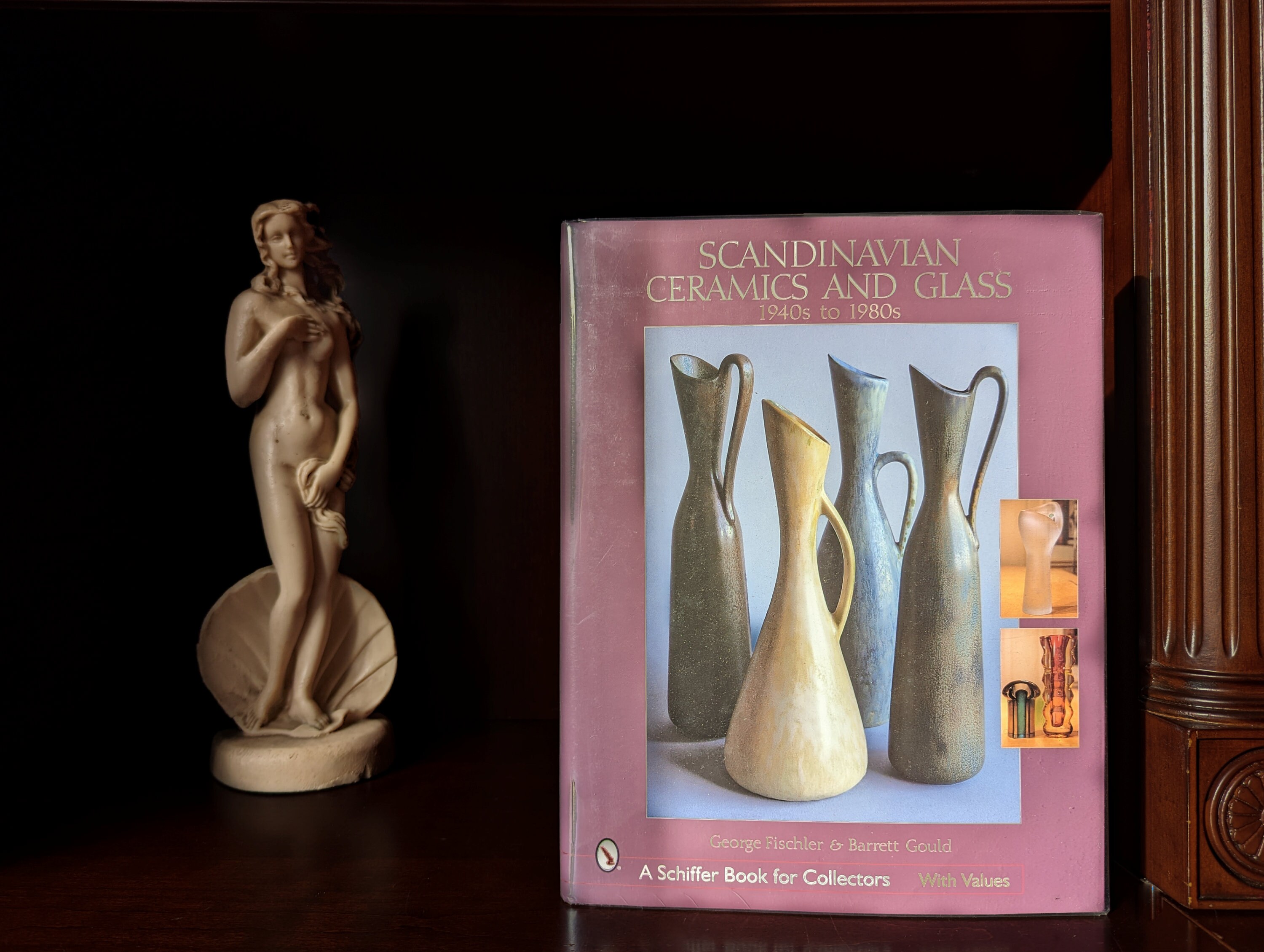 Book : Scandinavian art pottery with price guide