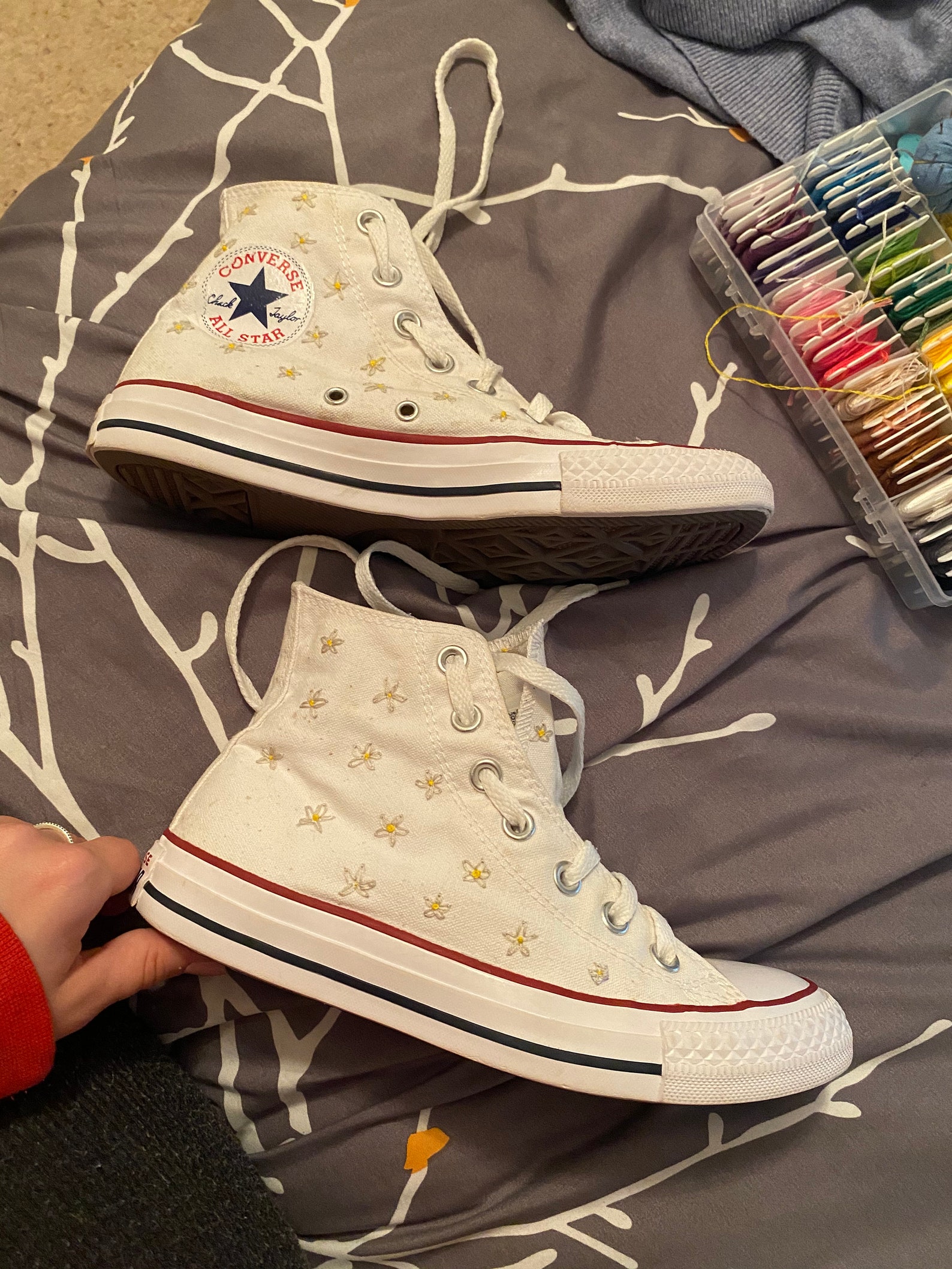 Hand embroidered daisy converse x Etsy