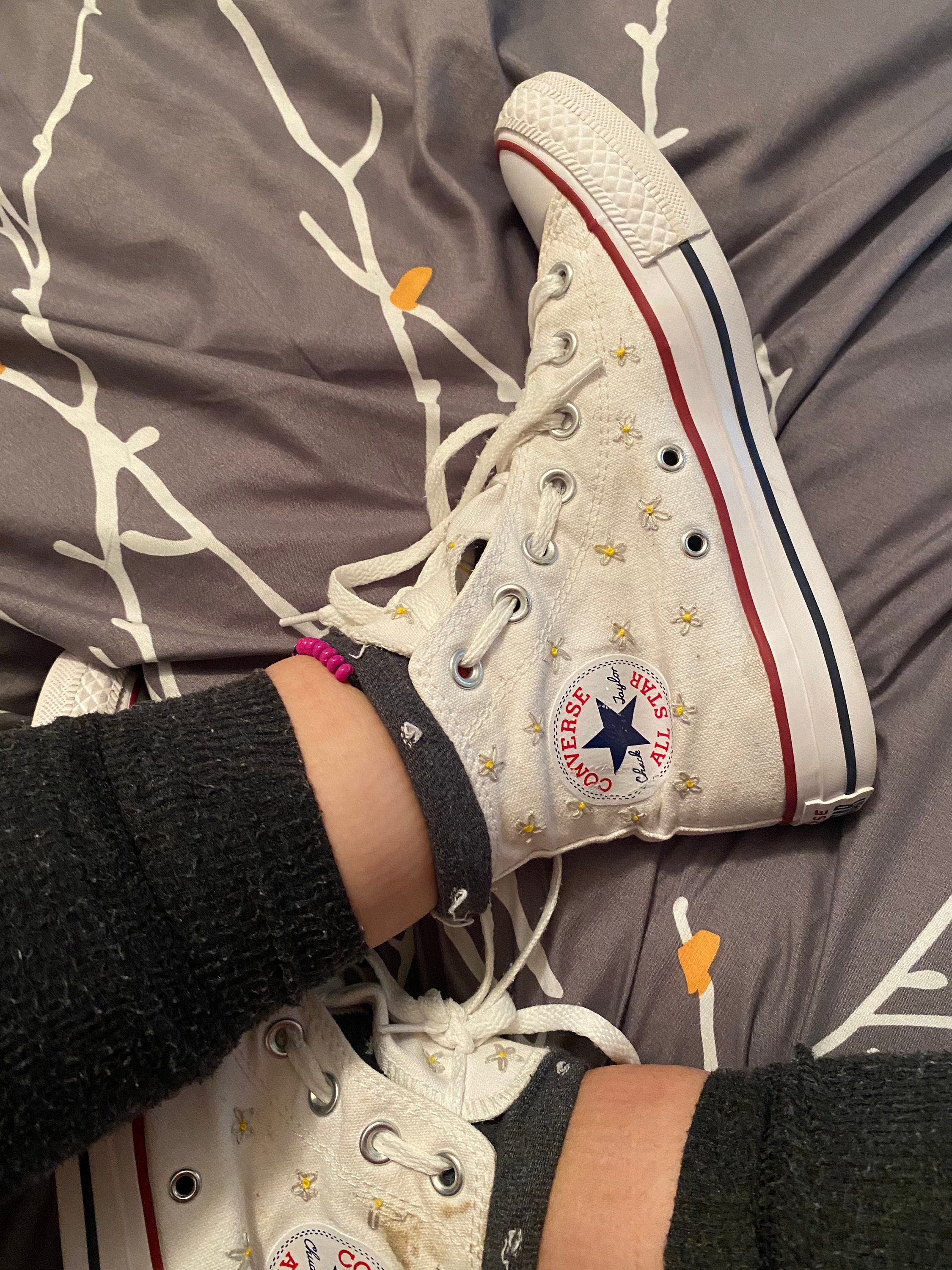 Hand embroidered daisy converse x Etsy