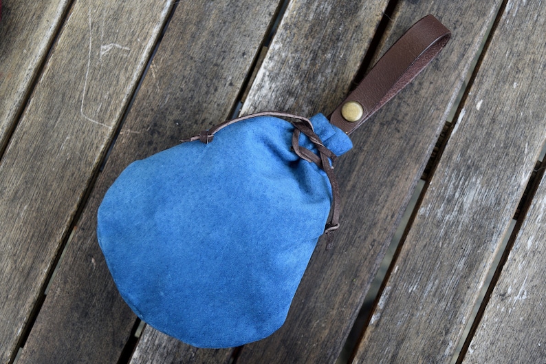 DRAWSTRING POUCH WITH CHAIN STRAP TEMPLES OF DENDARA