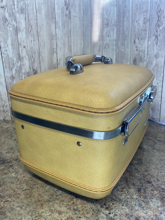 Retro Yellow Train Case, Vintage Yellow Train Case - image 3