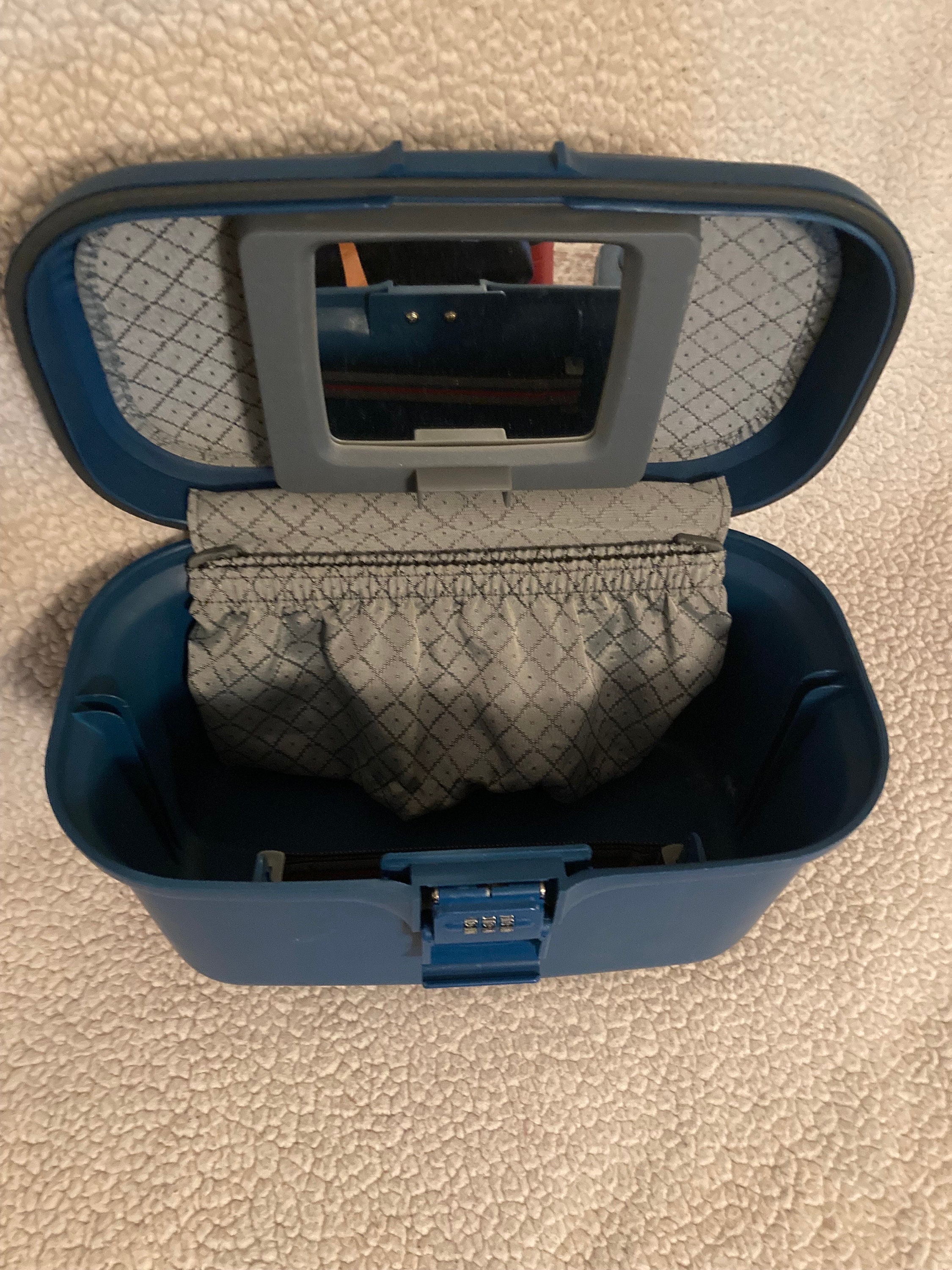Heart Train Case Blue main image 1