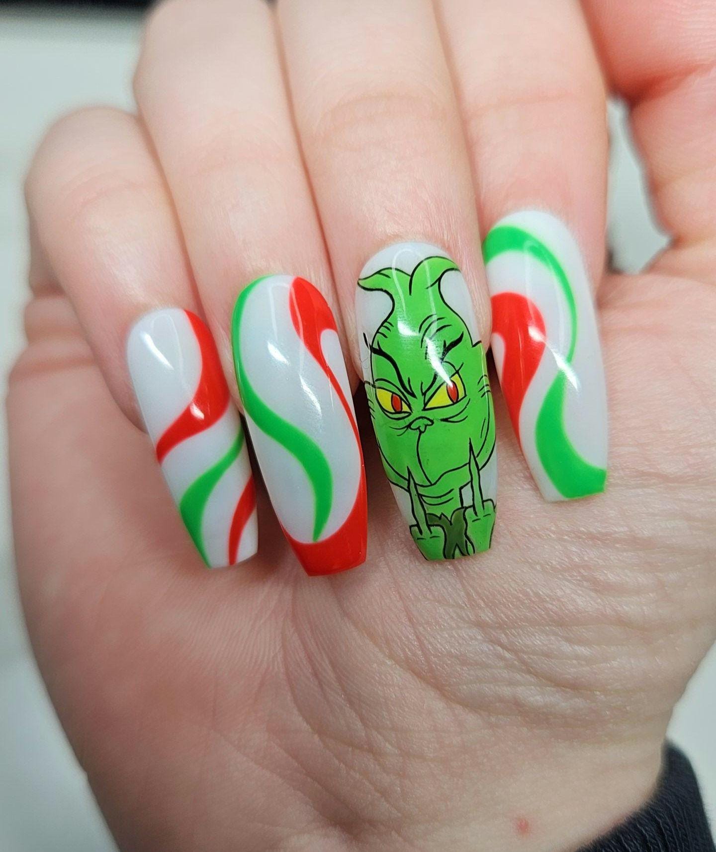 Grinch-Themed Nails for a Spooky Holiday Look