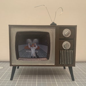 Retro Vintage Floor TV Television Miniature 1:12 Scale For Action Figure Dollhouse
