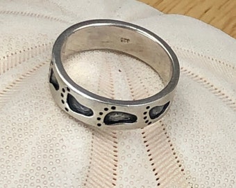 925 Sterling Silver ring with feet prints