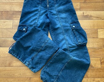 Hollywood Jeans baggy cargo jeans size 28 made in CANADA