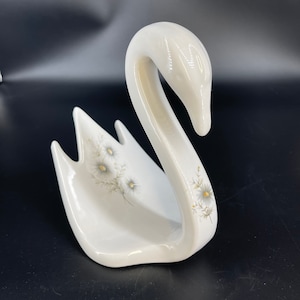 Very Vintage Relco Sundance White Swan with Floral Details Towel Holder