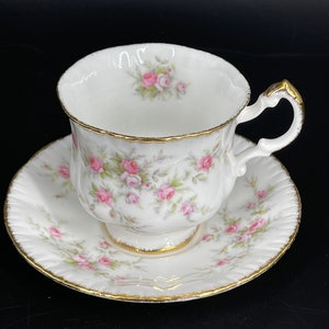 Vintage PARAGON Victoriana Rose pattern, Royal Warrant fine bone china teacup/saucer with Montrose shaped cup.