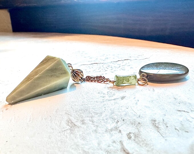 Serpentine and Vintage Sassy Army Green Resin Pendulum | Divination and Dowsing Tool