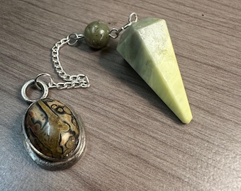 Leopard Jasper & Serpentine Pendulum: Vintage Dowsing Tool for Intuition