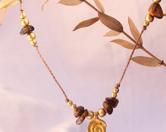 Collier « Madrid » avec spirale en laiton et pierres précieuses