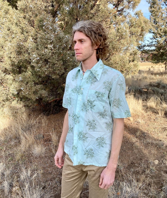 1970’s Light Green Floral Design Button Up