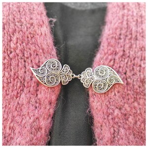 Silver Filigree brooch, silver shawl pin, jacket clip, cardigan pin, close cardigan, perfect gift for Mom, sweaters clips, gift under 14 Bild 3