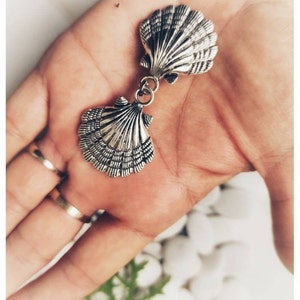 Shells clip for cardigan, silver shawl pin, cinch clip, scarf clip custom, beautiful brooch, sea lover gift, great gift for grandma, Xmas image 3