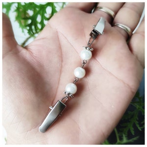 Chain with pearls to join jacket without buttons, close cape, catch shawl, wrap dress, cardigan clip, perfect gift for mom, gift under 8