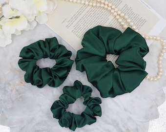 22 Momme Mulberry Silk Scrunchie – Dark Green Jumbo Hair Tie Accessory
