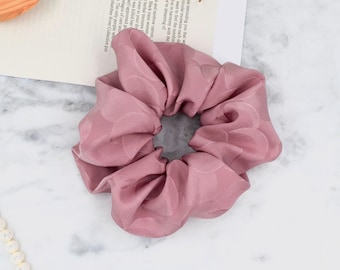 Dusty Rose Mulberry Silk Scrunchie – 19 Momme Jacquard Hair Tie