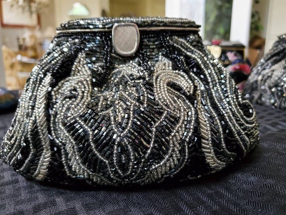 la regale beaded clutch