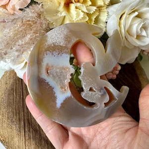 Druzy Agate Fairy, Crystal Fairy, Fairy and Moon Carving, Druzy Agate Moon, crv392.1