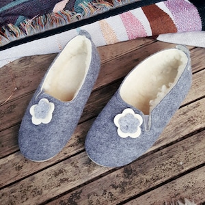 Flower Grey WOOL FELT Slippers  PAPUCIE