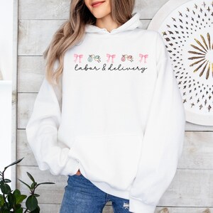 Sudadera Coquette para Unidad de Trabajo de Parto y Alumbramiento, sudadera con capucha para enfermera obstetra, cuello redondo para enfermera de parto y alumbramiento, regalo para madres, enfermeras de bebés graduadas, enfermeras de guardería imagen 5