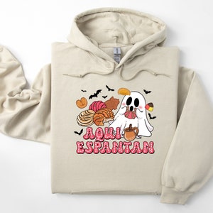 Aqui Espantan Sweatshirt, Latin Halloween Shirts, Spanish Halloween T-Shirt, Funny Spooky Shirts, Dia De Muertos Shirts, Spooky Season Tee