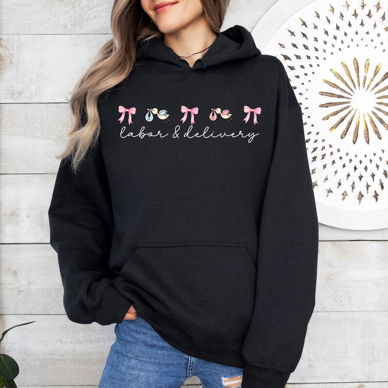 Sudadera Coquette para Unidad de Trabajo de Parto y Alumbramiento, sudadera con capucha para enfermera obstetra, cuello redondo para enfermera de parto y alumbramiento, regalo para madres, enfermeras de bebés graduadas, enfermeras de guardería imagen 6