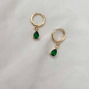 Stunning Handmade 18K Gold Plated Dangly Drop Medium Cubic Zirconia Green Emerald Teardrop Charm Crystal Huggie Sleeper Hoop Earrings Gift