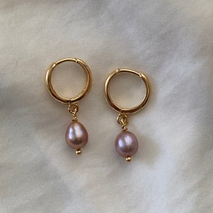 Stunning Handmade 18K Gold Plated Authentic Freshwater Coloured Dusty Pink Colored Baroque Rice Oval Pearl Drop Huggie Sleeper Hoop Earrings