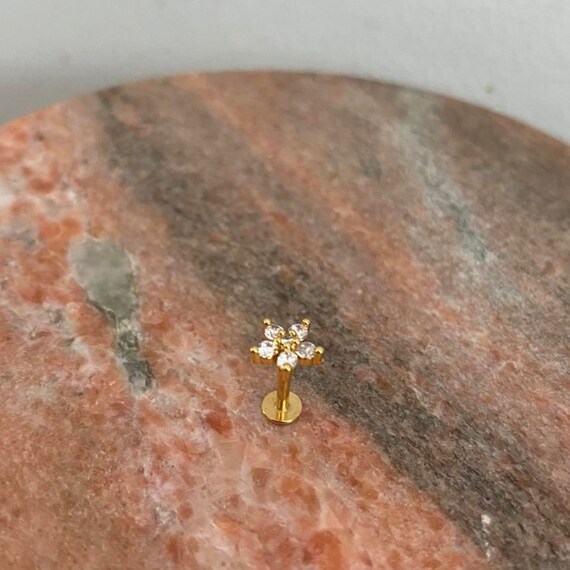 Orecchini A Lobo Da Donna In Ottone Con Micro Pavé Di Zirconi Cubici Verdi Cuore Con Stetoscopio Colore Acciaio Inossidabile