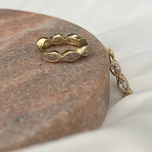 Stunning 18K Gold Plated Mini Cubic Zirconia Clear Oval Cats Eye Charm Crystal Huggie Sleeper Hoop Earrings Gift