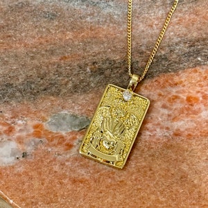 Collana con catena a maglie sottili e ciondolo in cristallo di zirconia cubica con carta dei tarocchi rettangolare placcata in oro 18K reversibile fatta a mano THE LOVERS