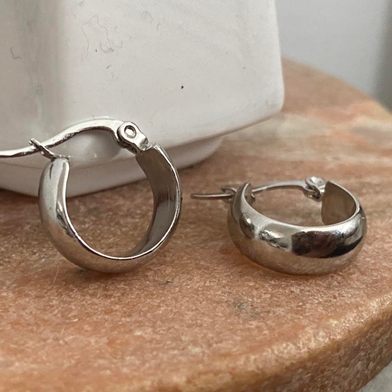 10 orecchini a cerchio in acciaio inossidabile con passante, orecchini a cerchio Huggie in oro e argento, ganci per orecchini con chiusura a leva, accessori per gioielli - Italia