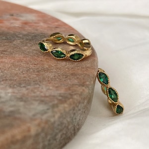 Stunning 18K Gold Plated Mini Cubic Zirconia Green Emerald Oval Cats Eye Charm Crystal Huggie Sleeper Hoop Earrings Gift