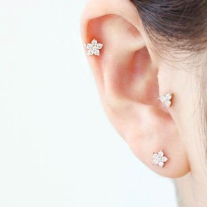 14K Gold Plated High Quality Stainless Steel Single Mini Cubic Zirconia Flower Flat Laret Screw Stud Cartilage Helix Lobe Earring HE13
