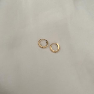 Everyday Hypoallergenic Stainless Steel 14K Gold Round Tiny Mini Huggie Hoop Stud Through Earrings Helix 0.7cm Helix Cartilage HE09