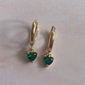 Stunning Handmade 18K Gold Plated Dangly Drop Tiny Mini Cubic Zirconia Green Emerald Heart Crystal Huggie Sleeper Hoop Earrings Valentines